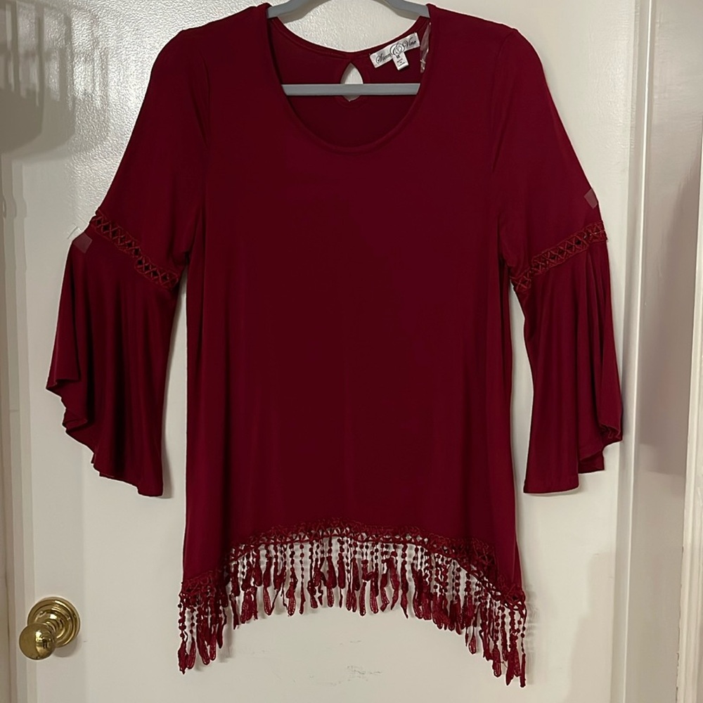STEM & VINE CROCHET BELL SLEEVE TUNIC TOP Maroon Sz M FRINGE SHARK-MOUTH HEM